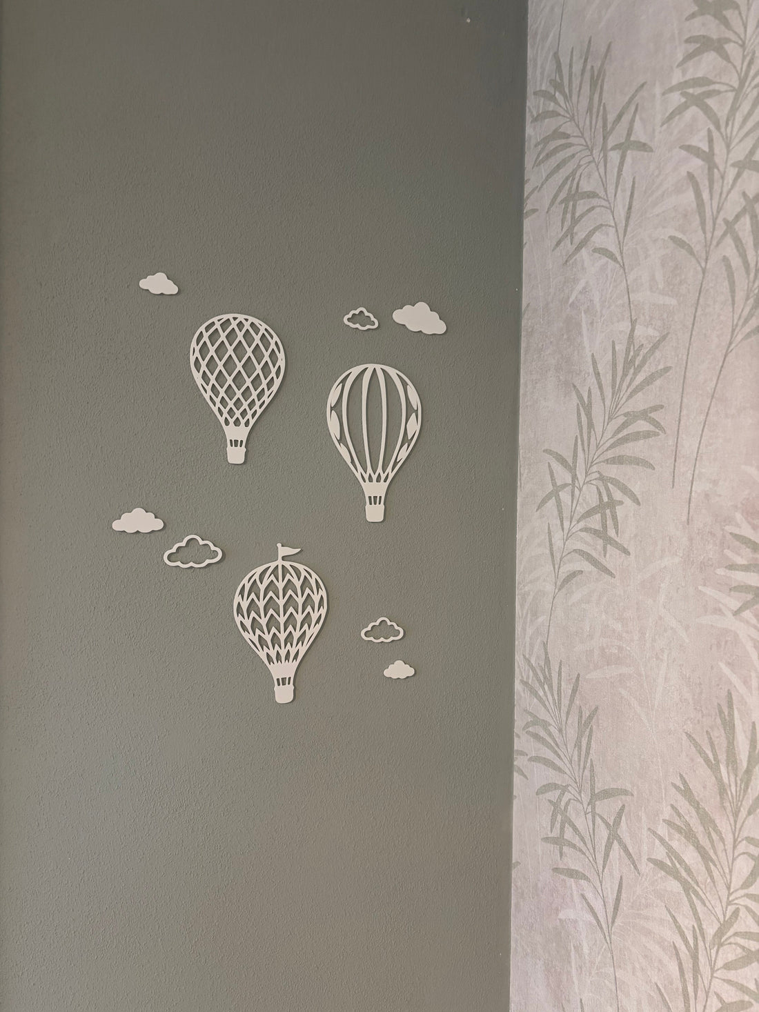 Heißluftballon Wanddeko – Zauberhafte Deko für Kinderzimmer & Familienräume - MelMadeStudio
