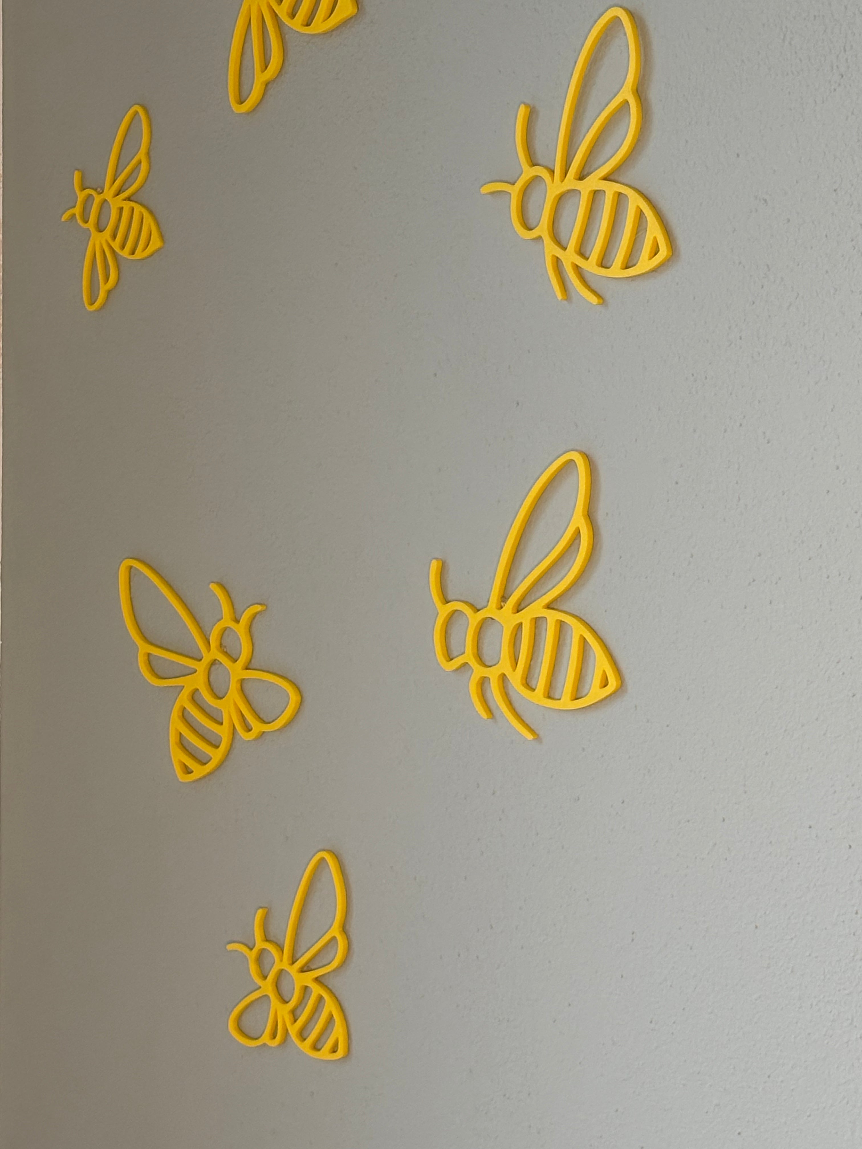 Detailaufnahme gelber 3D Bienen Wanddeko – moderne, handgemachte Dekoration für Kinderzimmer oder Spielzimmer Wandgestaltung