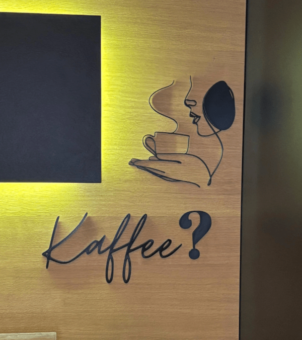 „Kaffee? / Coffee?“ – Moderne Schriftzug Deko für Küche, Café & Bar. - MelMadeStudio