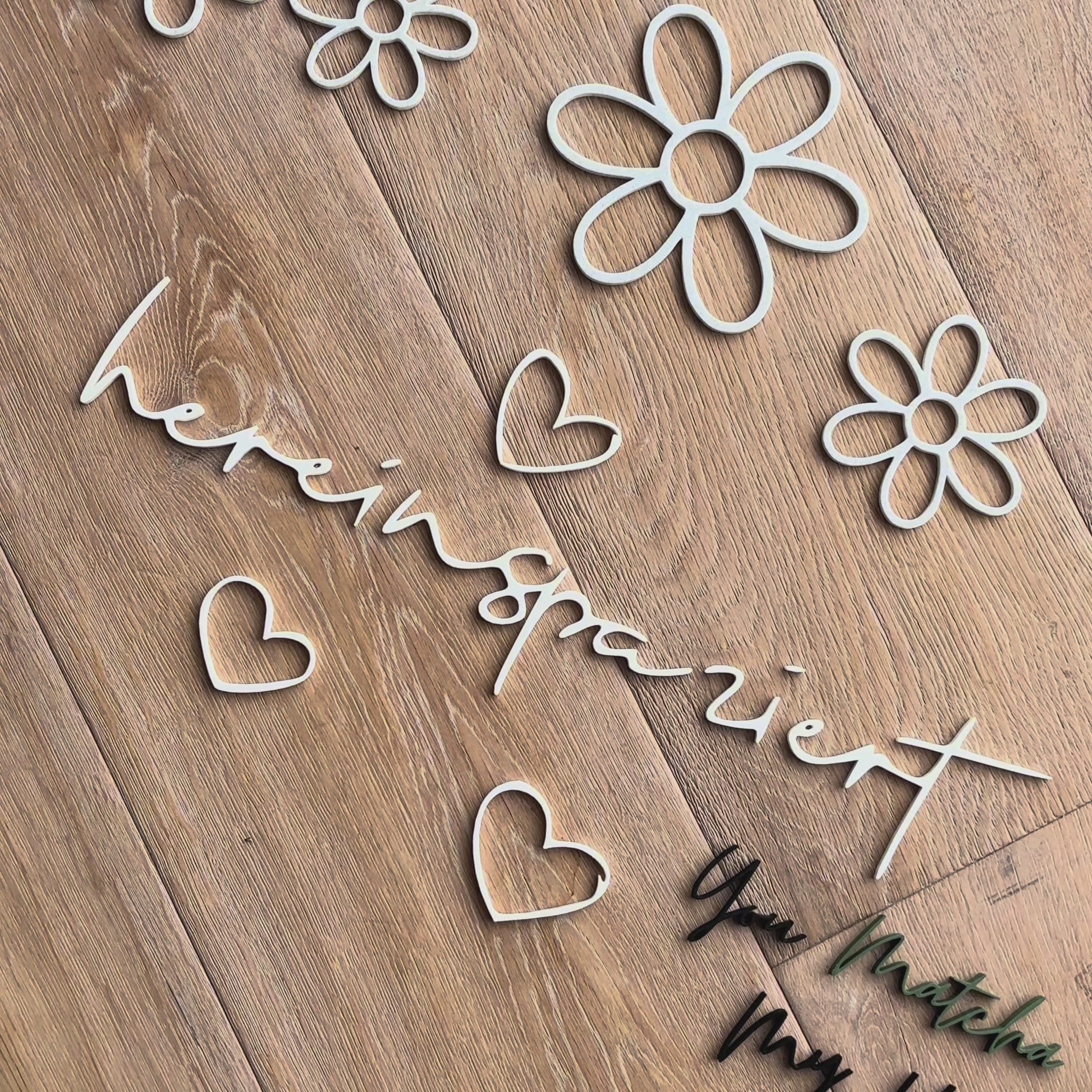 „hereinspaziert“ mit Herzen 3D Schriftzug